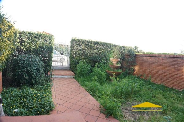 casa indipendente in vendita a Massa