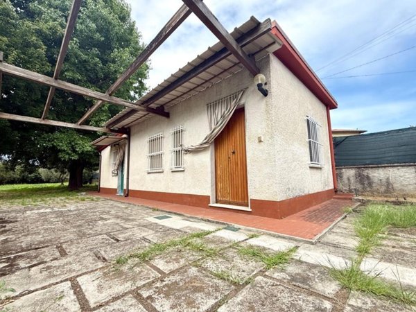 casa indipendente in vendita a Massa in zona Mirteto