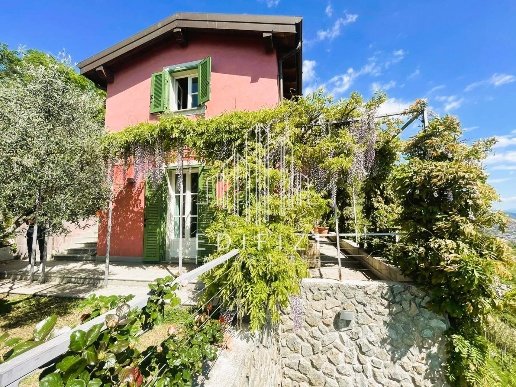 casa indipendente in vendita a Massa in zona Candia