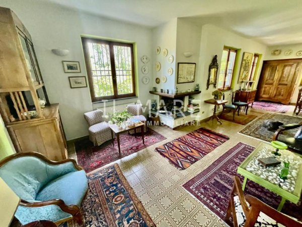 casa indipendente in vendita a Massa in zona Marina dei Ronchi