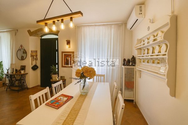 casa indipendente in vendita a Massa
