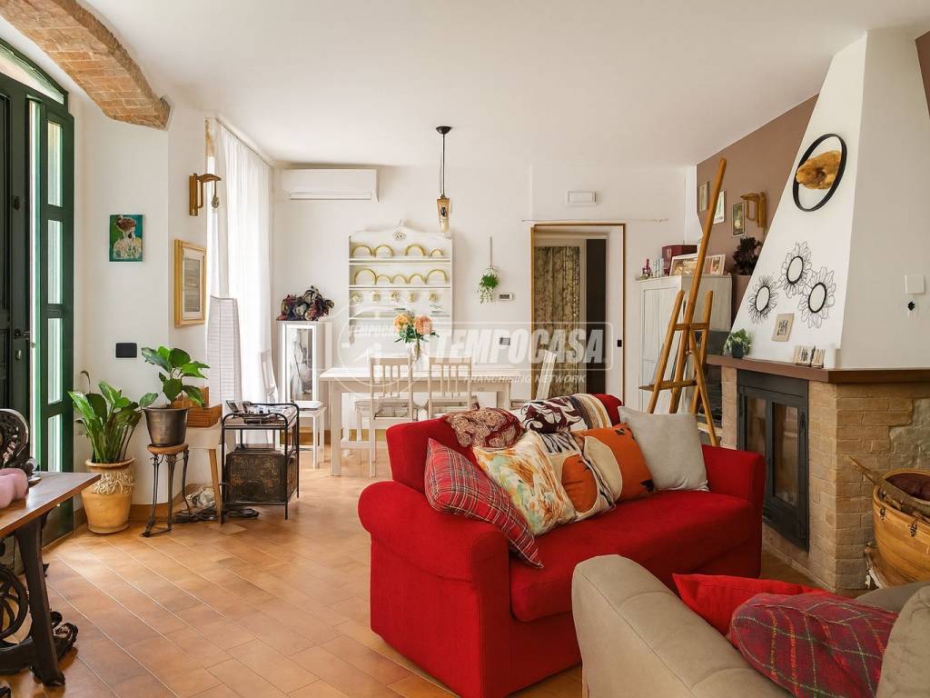 casa indipendente in vendita a Massa in zona Antona