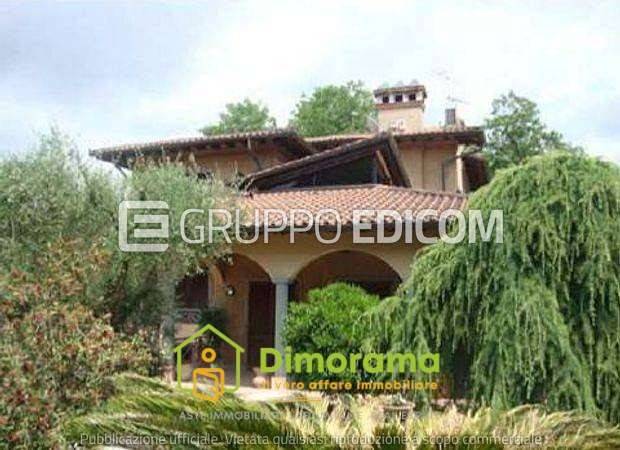 casa indipendente in vendita a Massa in zona Romagnano