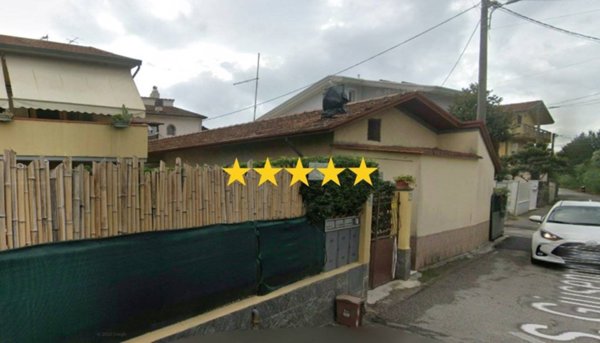 appartamento in vendita a Massa in zona Marina di Massa
