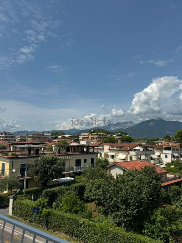 appartamento in vendita a Massa in zona Poveromo