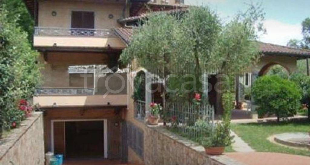 casa indipendente in vendita a Massa in zona Romagnano