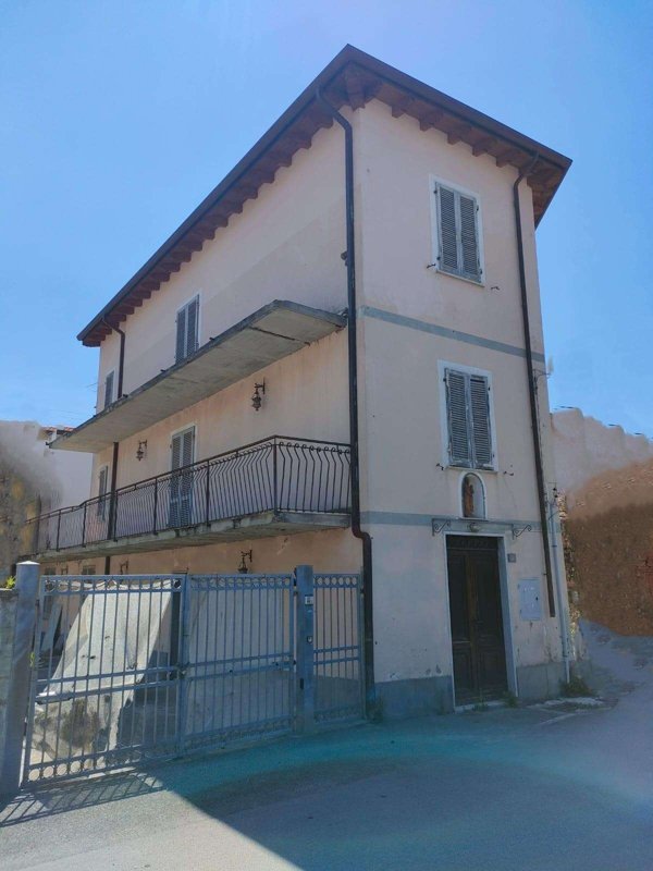 appartamento in vendita a Massa in zona Marina di Massa