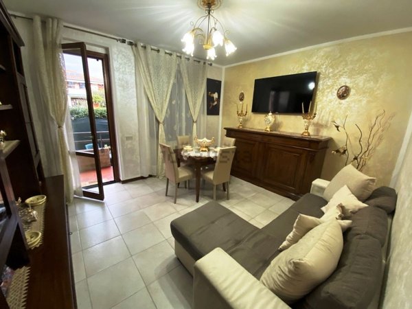casa indipendente in vendita a Massa in zona Centro Storico