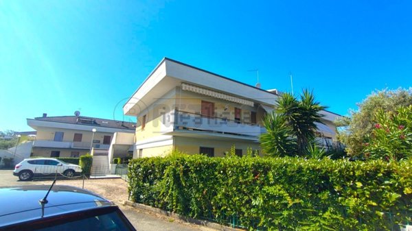 appartamento in vendita a Massa in zona Marina di Massa
