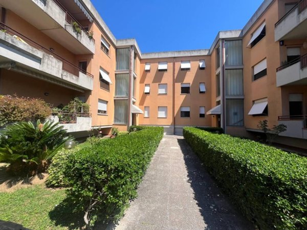 appartamento in vendita a Massa in zona Marina di Massa