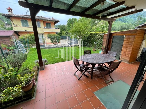 casa indipendente in vendita a Massa in zona Romagnano