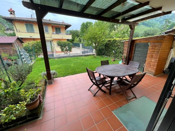 casa indipendente in vendita a Massa in zona Romagnano