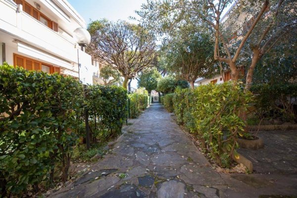 casa indipendente in vendita a Massa in zona Marina di Massa