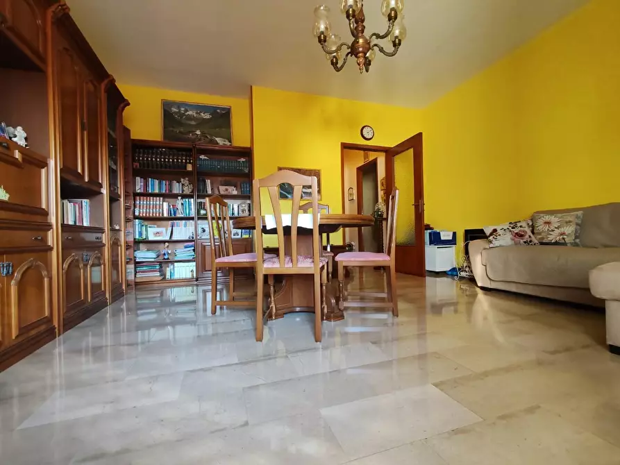 appartamento in vendita a Massa in zona Centro Storico