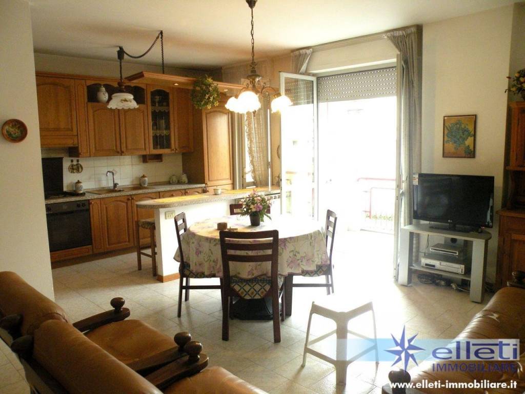 appartamento in vendita a Massa in zona Marina di Massa