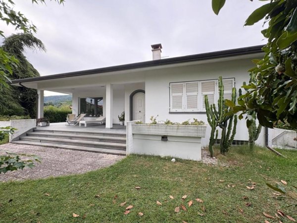 casa indipendente in vendita a Massa in zona Mirteto