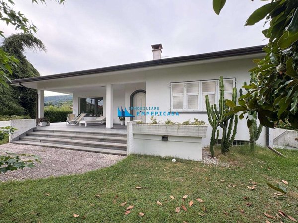 casa indipendente in vendita a Massa in zona Mirteto
