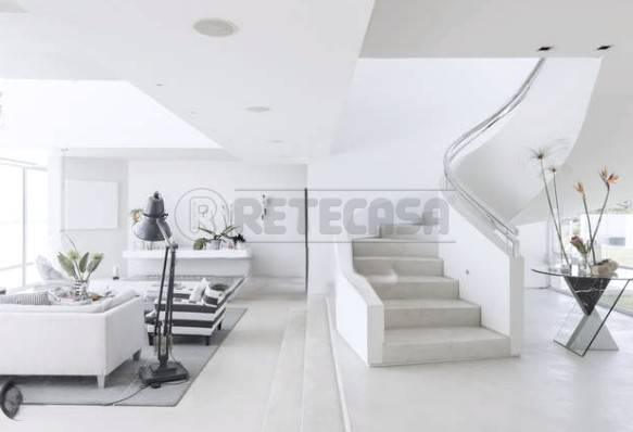 casa indipendente in vendita a Massa in zona Marina di Massa