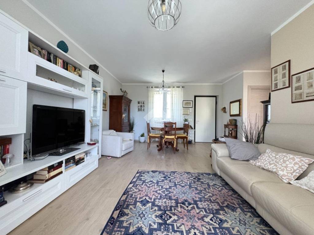 casa indipendente in vendita a Massa in zona Marina di Massa