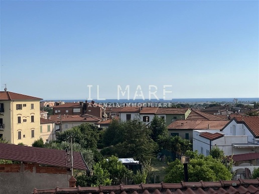 casa indipendente in vendita a Massa