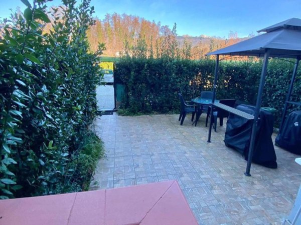 casa indipendente in vendita a Massa in zona Marina di Massa