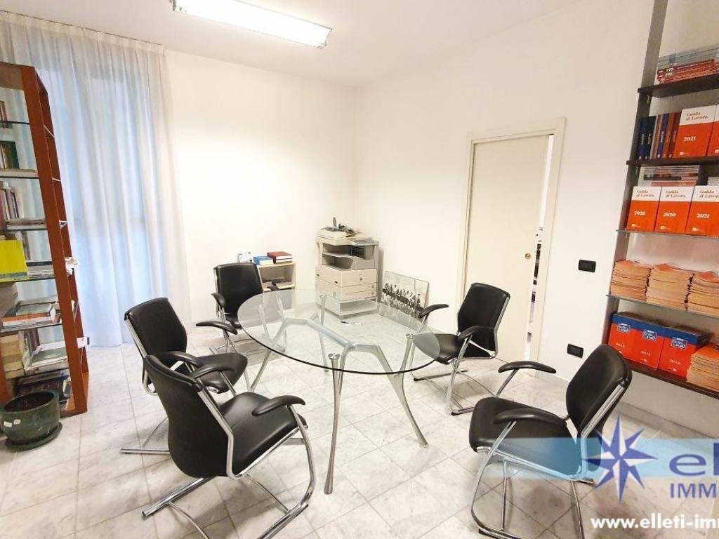 ufficio in vendita a Massa in zona Centro Storico