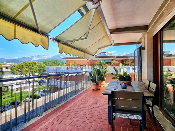 appartamento in vendita a Massa in zona Marina dei Ronchi