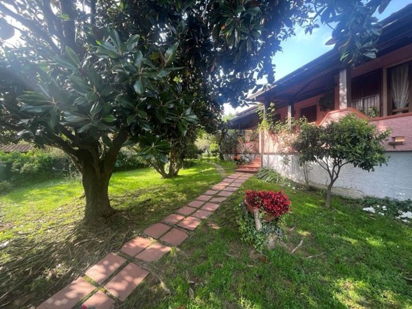 casa indipendente in vendita a Massa in zona Mirteto