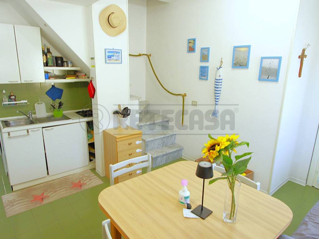 appartamento in vendita a Massa in zona Marina dei Ronchi