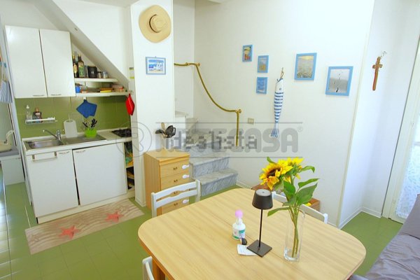 appartamento in vendita a Massa in zona Marina dei Ronchi