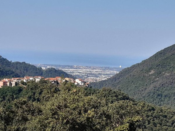 appartamento in vendita a Massa in zona Antona