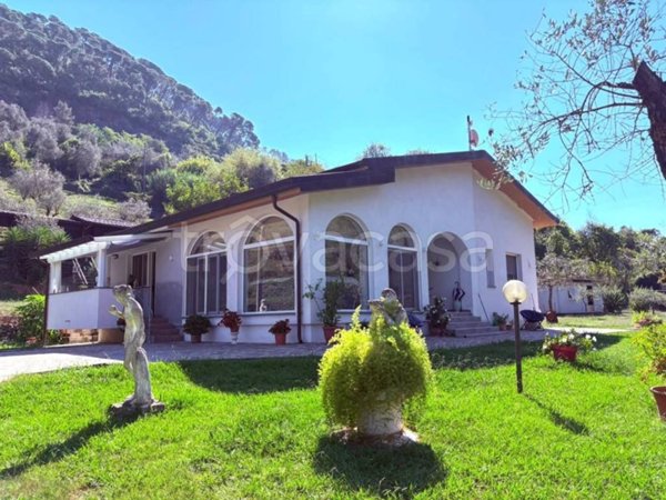 casa indipendente in vendita a Massa in zona Mirteto