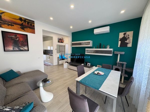 appartamento in vendita a Massa in zona Marina di Massa