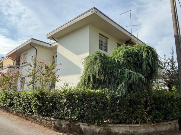 appartamento in vendita a Massa in zona Marina di Massa