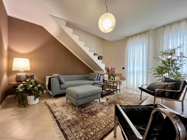 casa indipendente in vendita a Massa