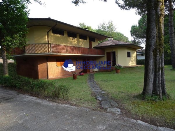 casa indipendente in vendita a Massa in zona Marina dei Ronchi