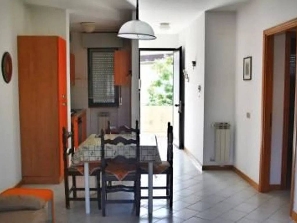 appartamento in vendita a Massa in zona Marina dei Ronchi