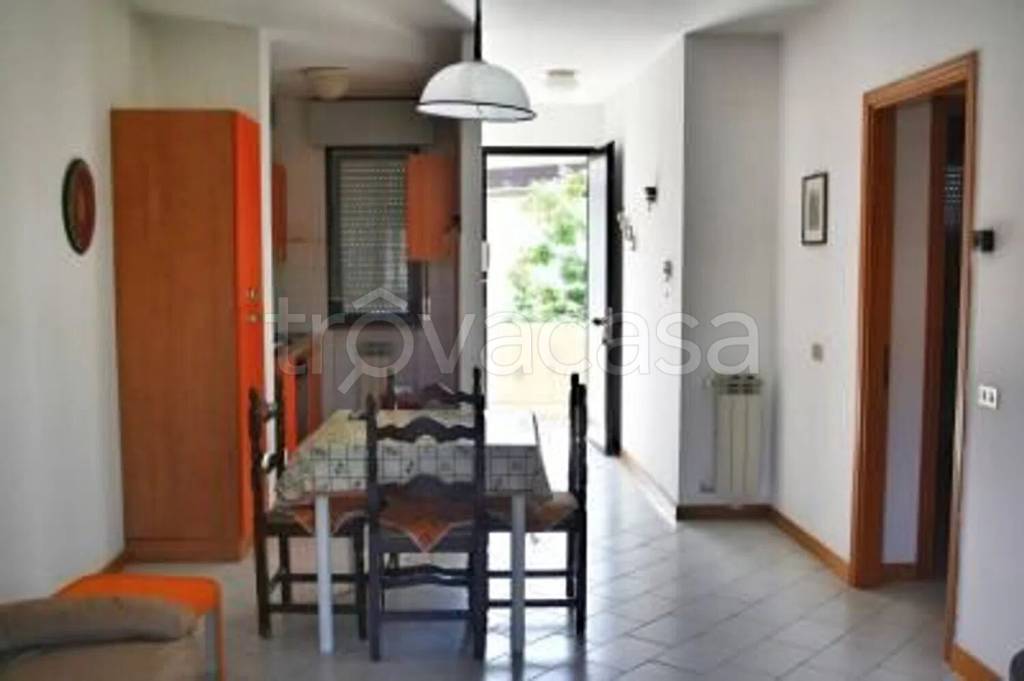 appartamento in vendita a Massa in zona Marina dei Ronchi