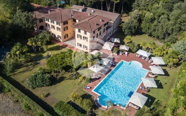 casa indipendente in vendita a Massa in zona Marina di Massa