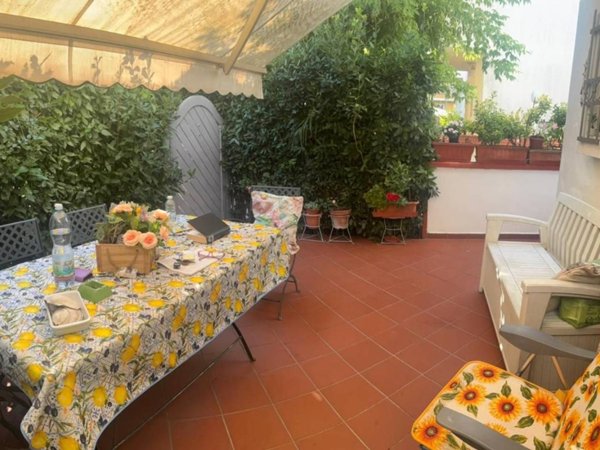 casa indipendente in vendita a Massa in zona Marina dei Ronchi