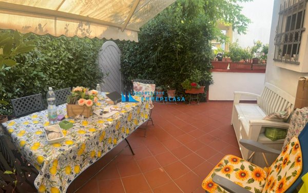 casa indipendente in vendita a Massa in zona Marina dei Ronchi