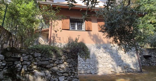 casa indipendente in vendita a Massa in zona Antona