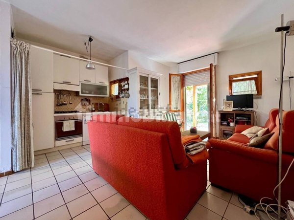 casa indipendente in vendita a Massa in zona Marina dei Ronchi