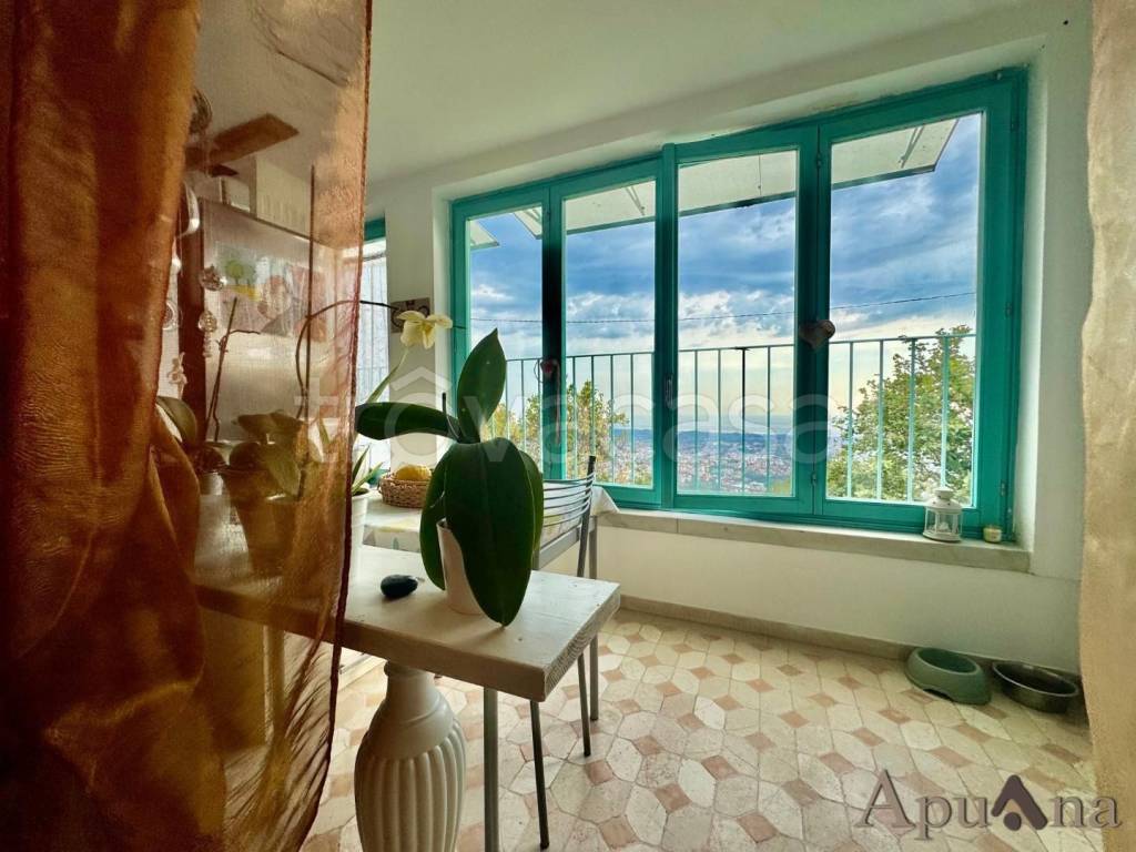 casa indipendente in vendita a Massa