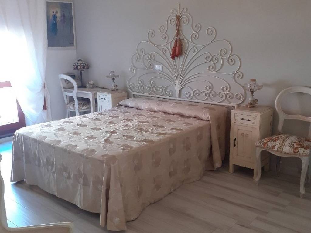 appartamento in vendita a Massa in zona Marina di Massa