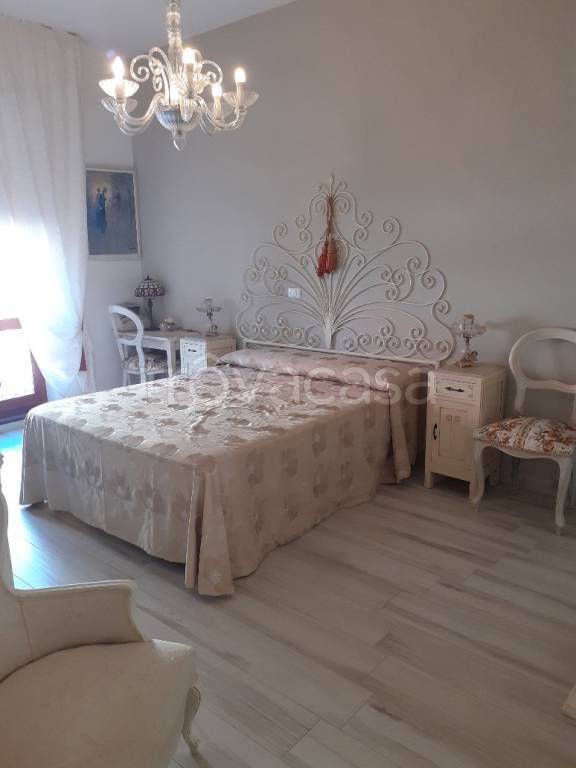 appartamento in vendita a Massa in zona Marina dei Ronchi