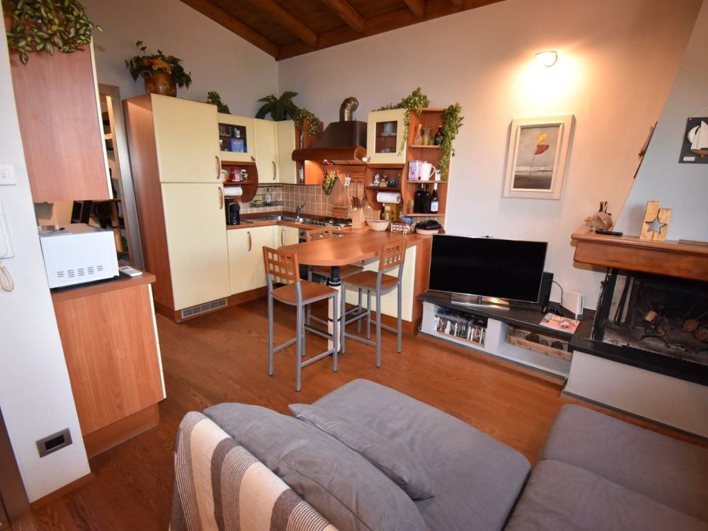 appartamento in vendita a Massa in zona Marina di Massa