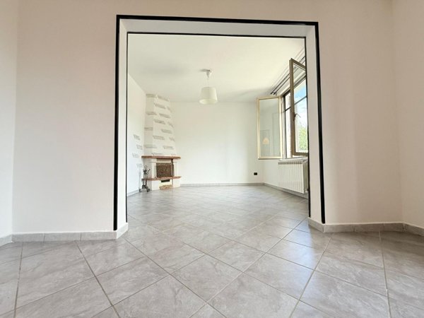 casa indipendente in vendita a Massa