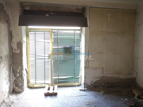 locale commerciale in vendita a Massa