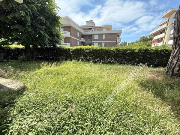 appartamento in vendita a Massa in zona Marina dei Ronchi